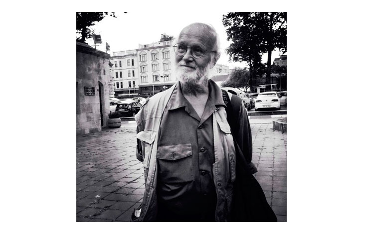 Retrato de un hombre mayor en blanco y y negro